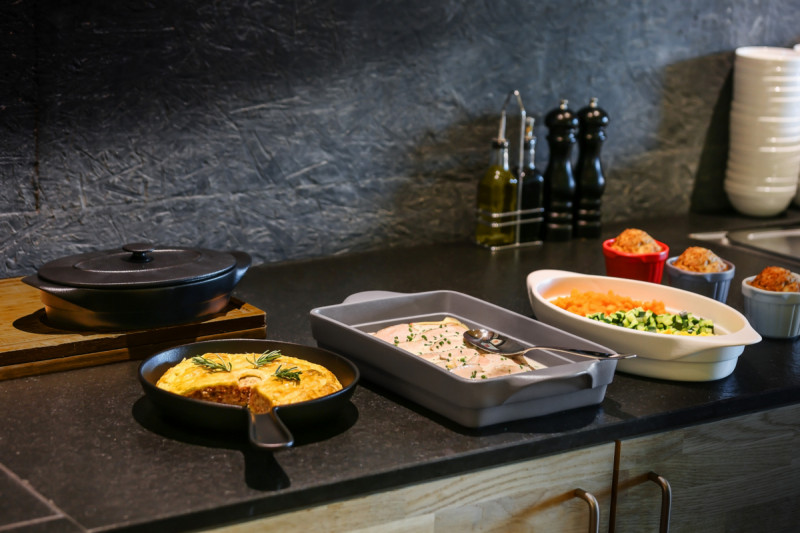 Couvercle avec poignée ovale rouge porcelaine vitrifiée 26x18 cm Chefs Fusion Rak